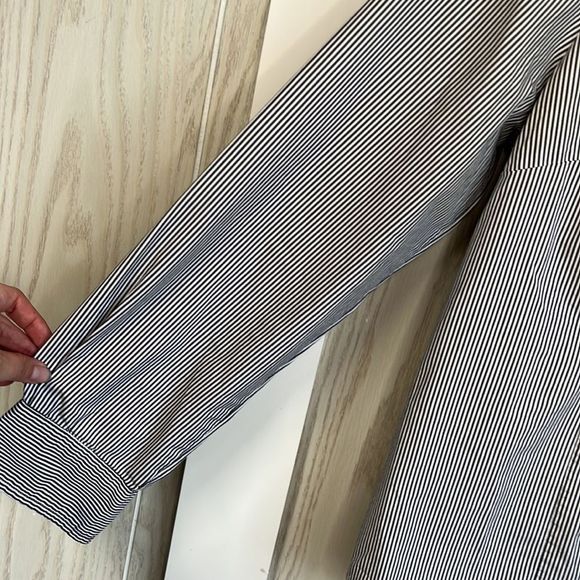 The Limited Essential Shirt Large long sleeve button up blouse grey stripes - Picture 3 of 7